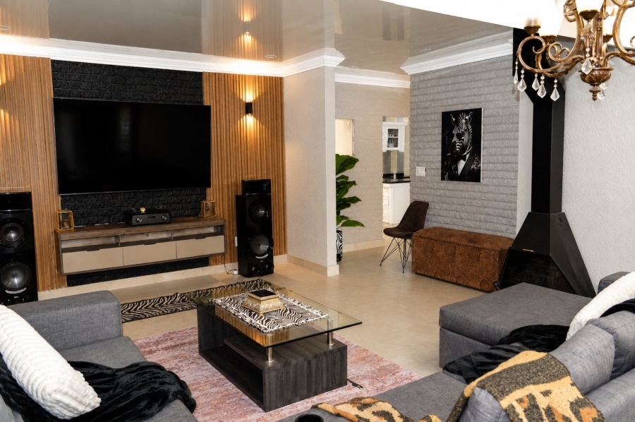 5 Bedroom Property for Sale in Wilkoppies North West